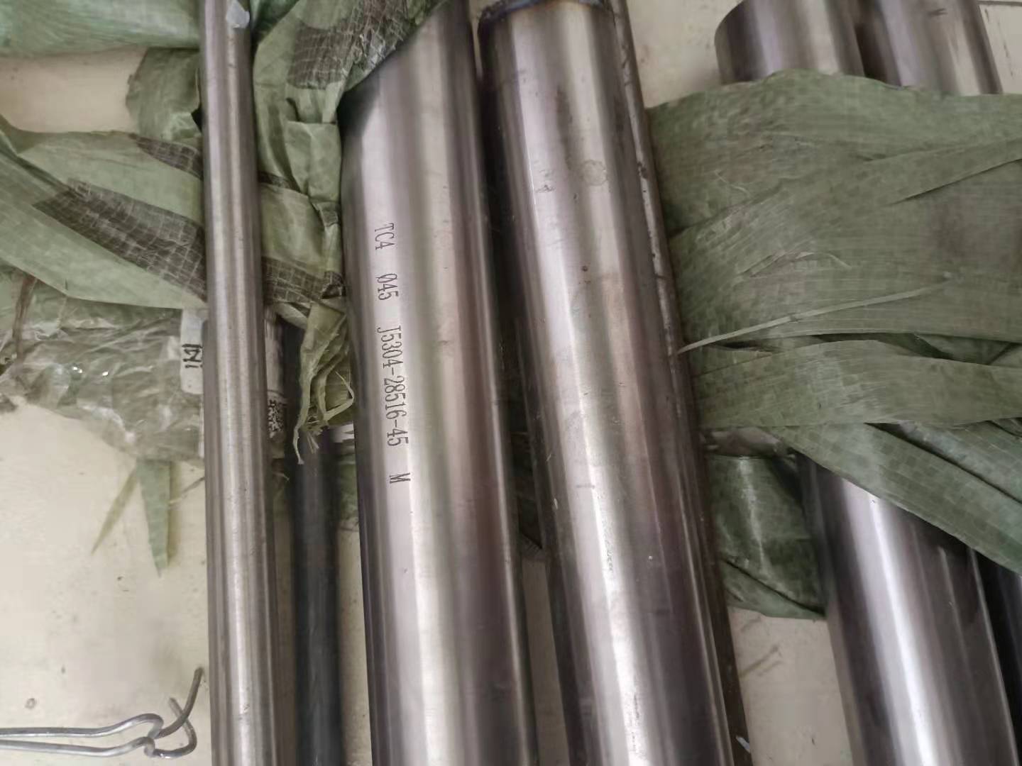 TC4鈦合金棒1.jpg TC4鈦合金棒1.jpg